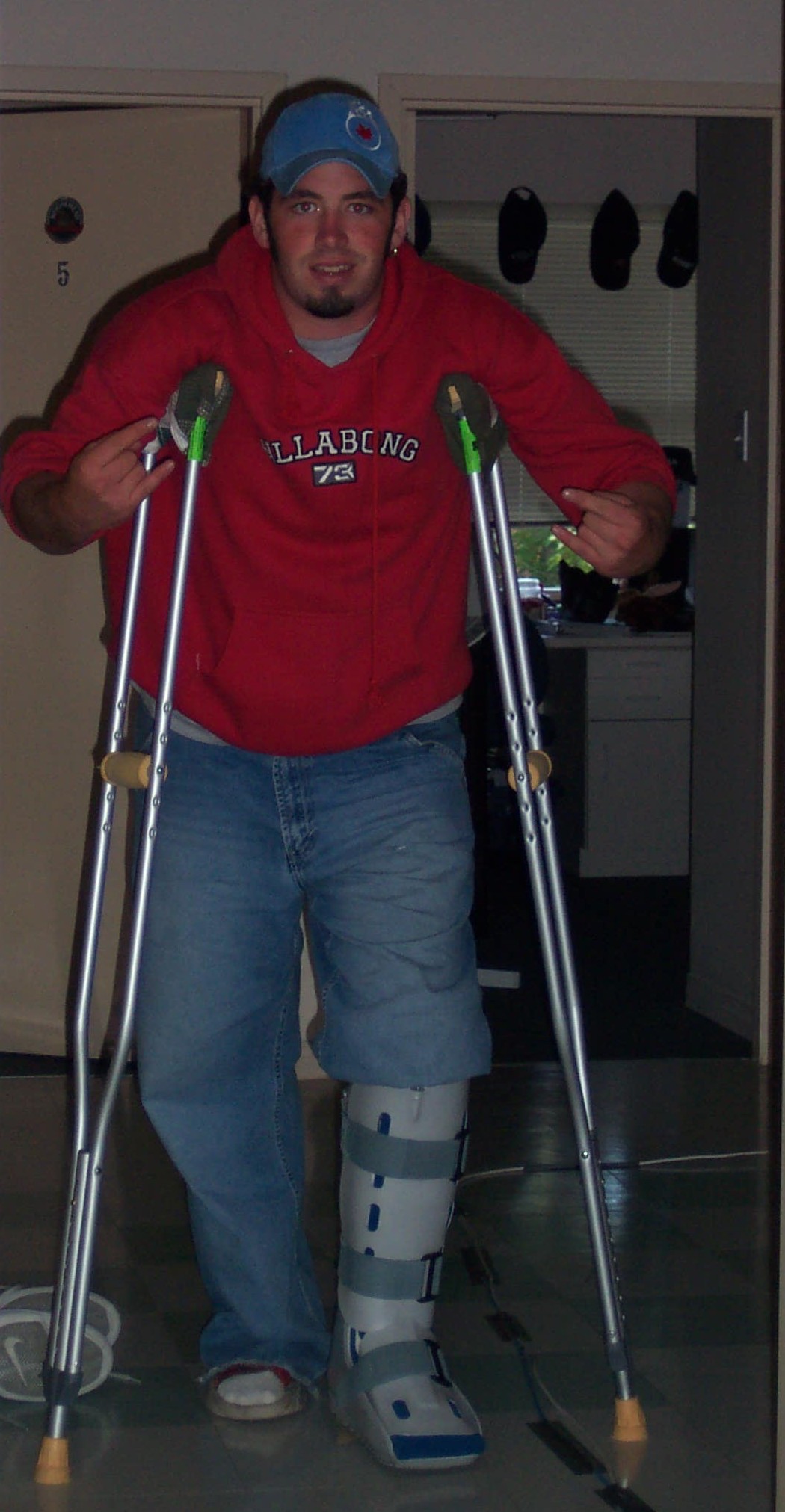 bellycrutch.jpg