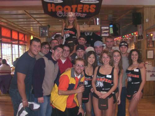 hooters.jpg